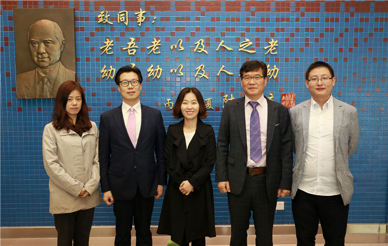 5ae18e69c083a.jpg